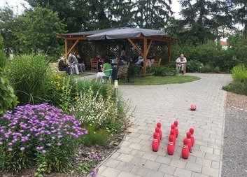 Zahradní posezení pro klienty Chráněného bydlení sv. Luisy